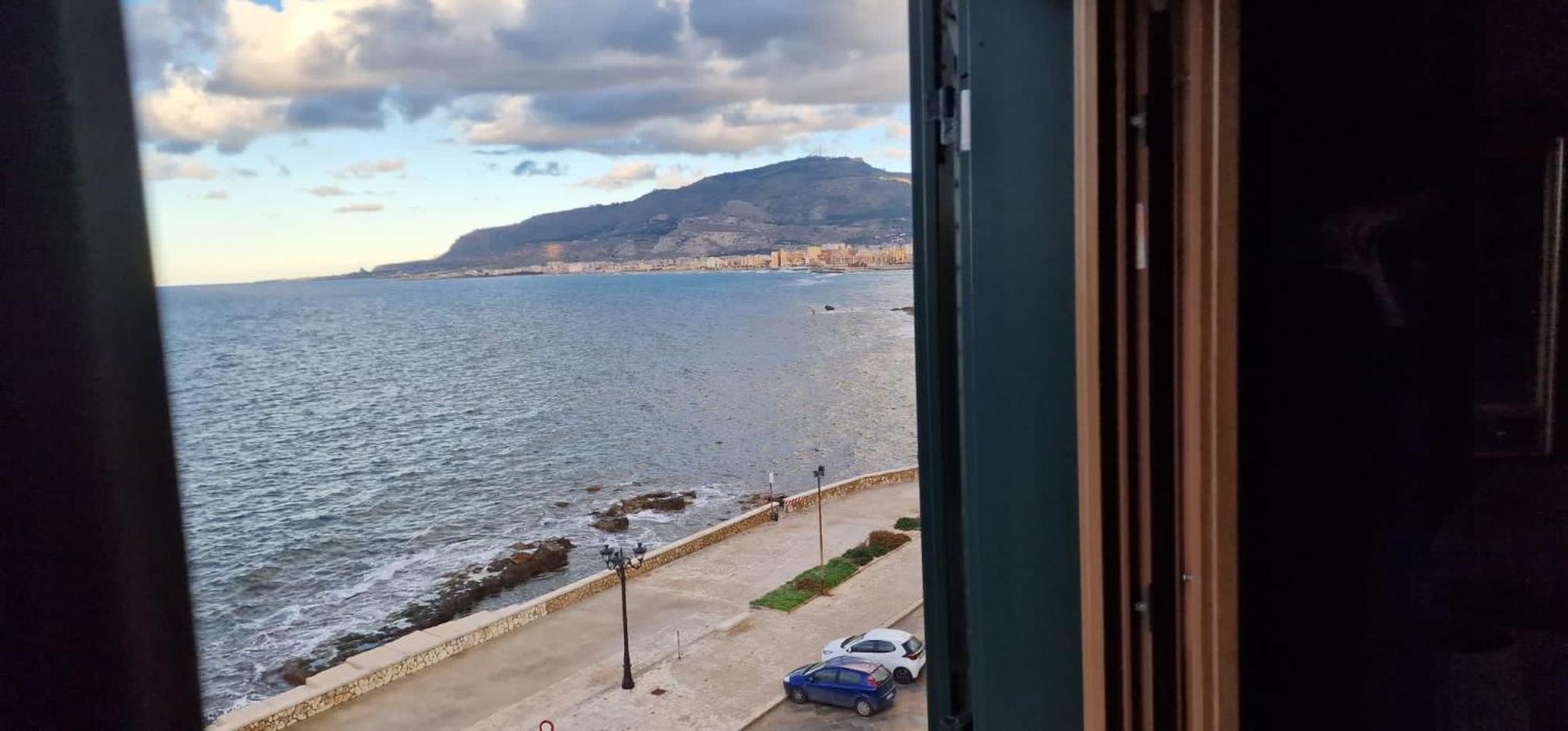 Attico Vista Mare Trapani Apartment ภายนอก รูปภาพ