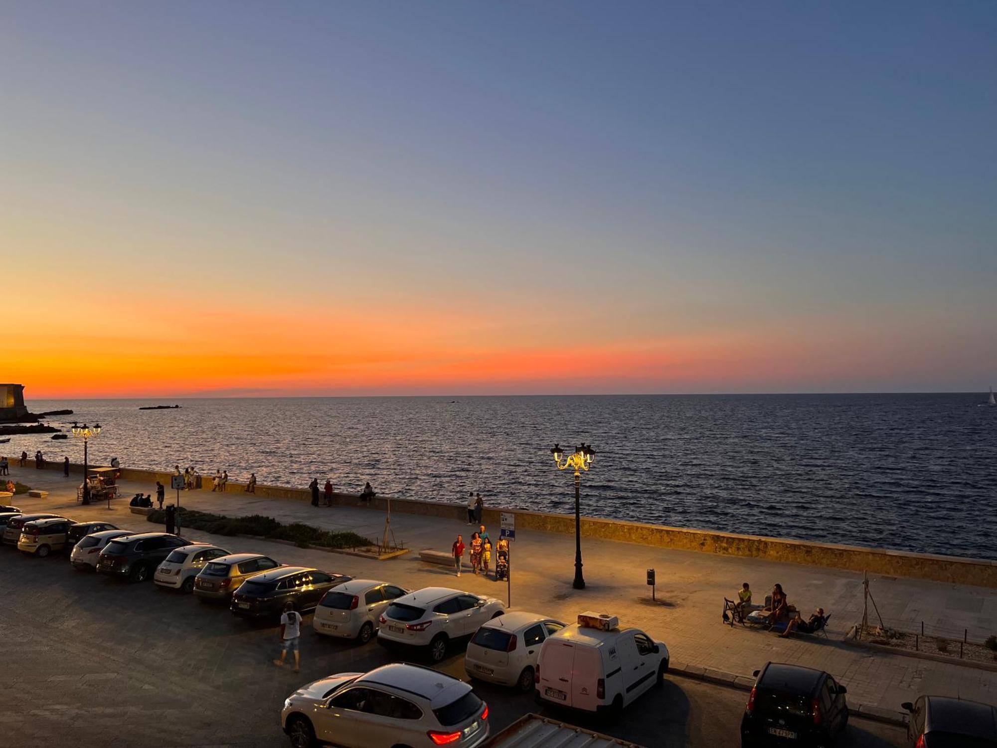 Attico Vista Mare Trapani Apartment ภายนอก รูปภาพ